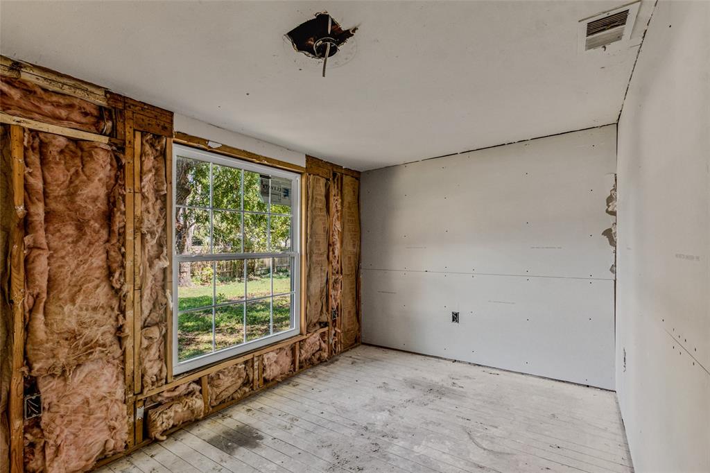 902 North Frances Street Terrell, TX 75160 - Photo 10 of 28 a view of an empty room with a window