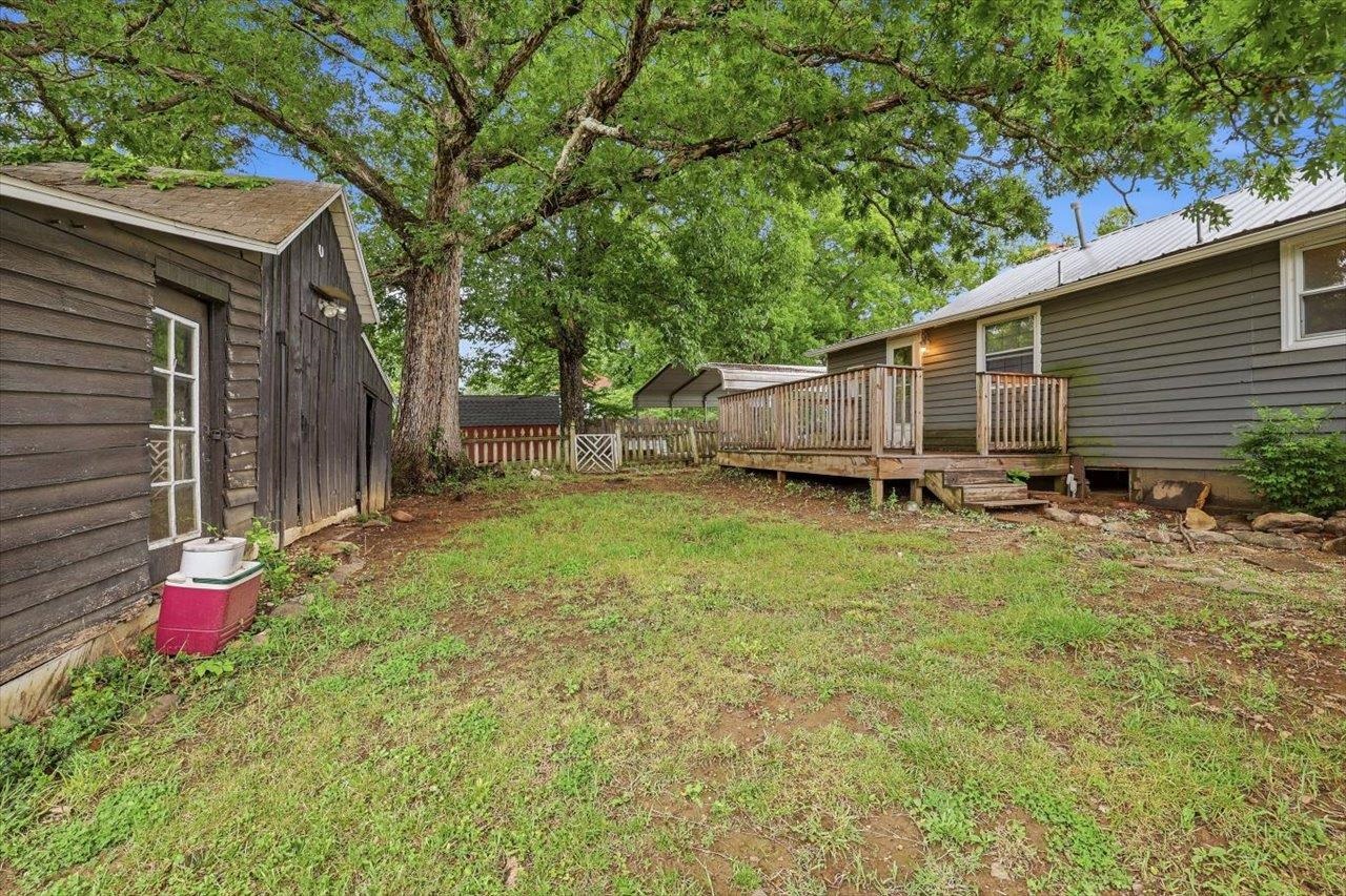 1296 New Hope Road Staunton, VA 24401 - Photo 20 of 37 a backyard of a house with table and chairs