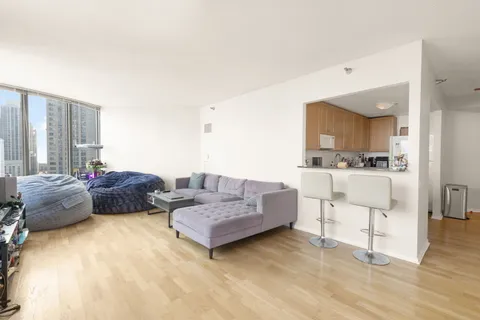 $325,000 | 400 North LaSalle Drive, Unit 2001, Chicago, IL 60654