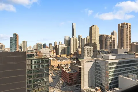 $325,000 | 400 North LaSalle Drive, Unit 2001, Chicago, IL 60654