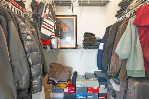 $325,000 | 400 North LaSalle Drive, Unit 2001, Chicago, IL 60654