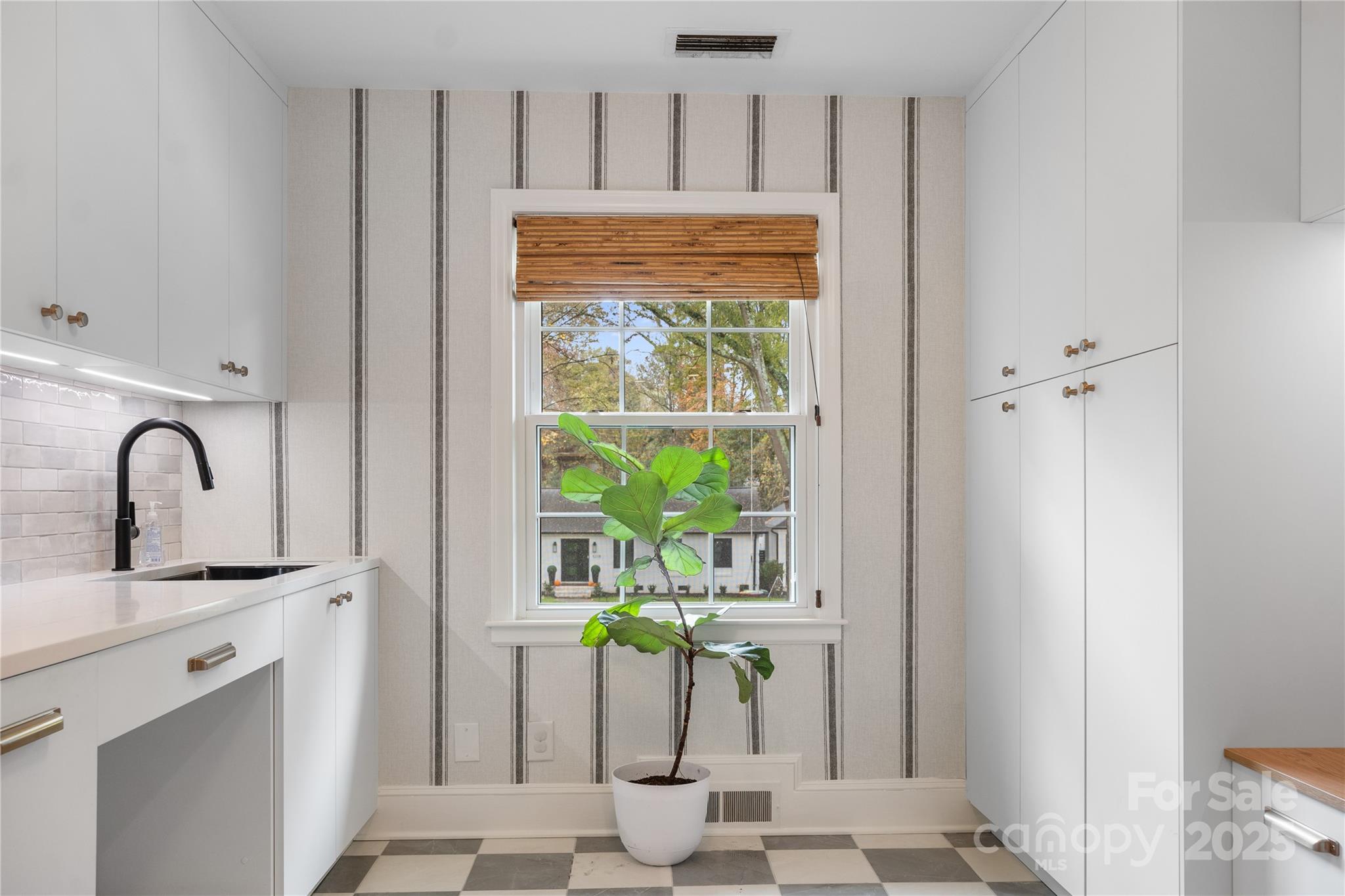 5217 Addison Drive Charlotte, NC 28211 - Photo 4 of 37