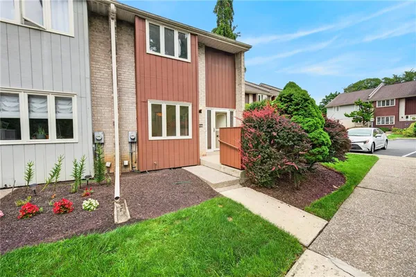 $2,350 | 343 Carver Drive, Bethlehem, PA 18017