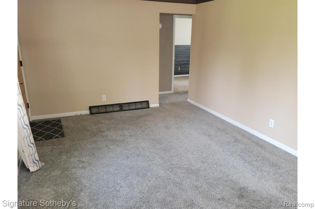 118 Daley Road Lapeer, MI 48446 - Photo 4 of 31