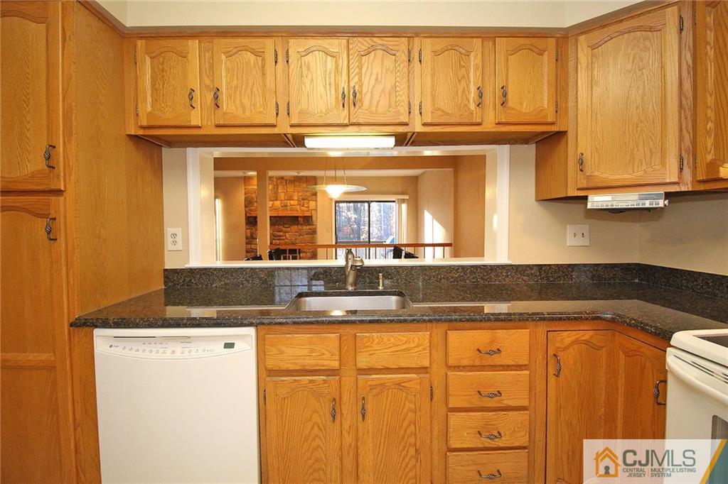 1605 Timber Oaks Road Edison, NJ 08820 - Photo 13 of 25 Gallery Image 13