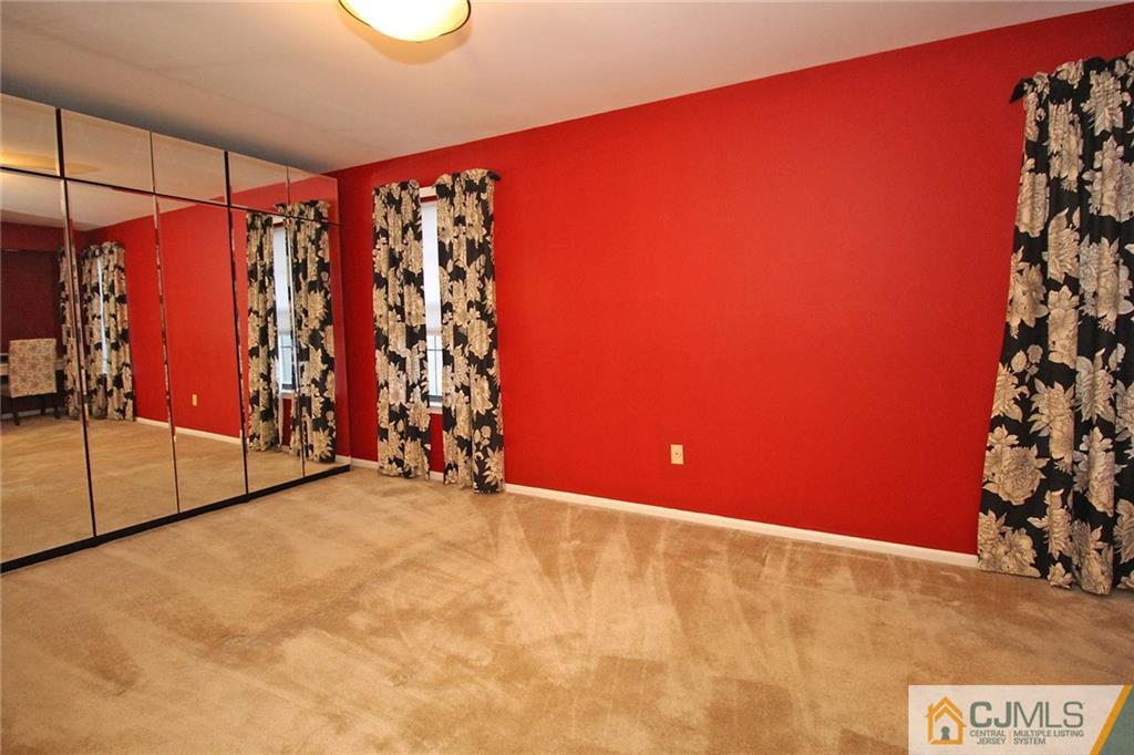 1605 Timber Oaks Road Edison, NJ 08820 - Photo 16 of 25 Gallery Image 16