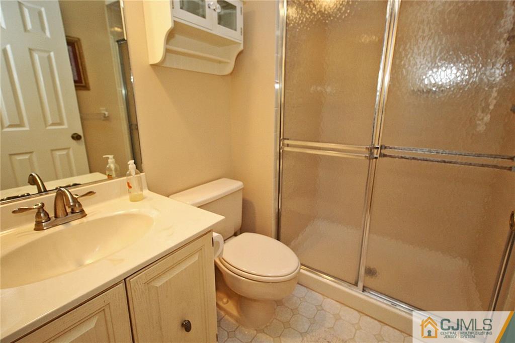 1605 Timber Oaks Road Edison, NJ 08820 - Photo 19 of 25 Gallery Image 19