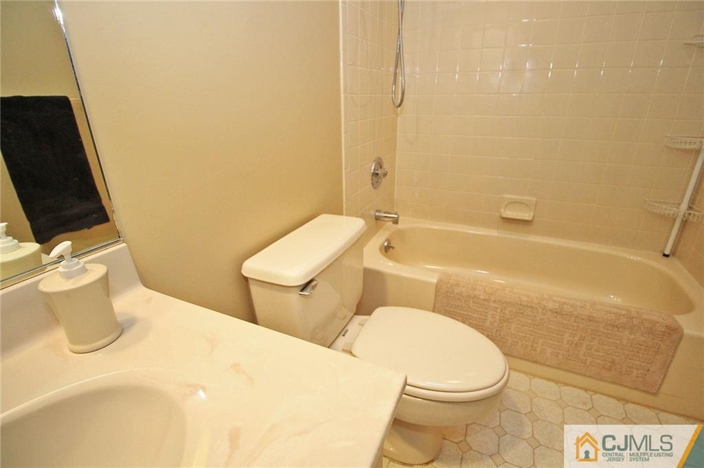 1605 Timber Oaks Road Edison, NJ 08820 - Photo 22 of 25 Gallery Image 22