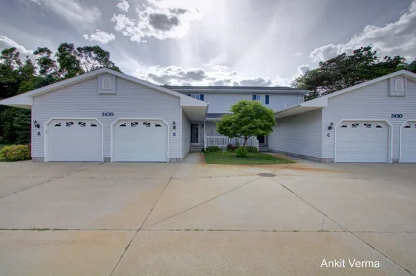 $245,000 | 2430 Rosewood N Drive, Unit B, Mount Pleasant, MI 48858