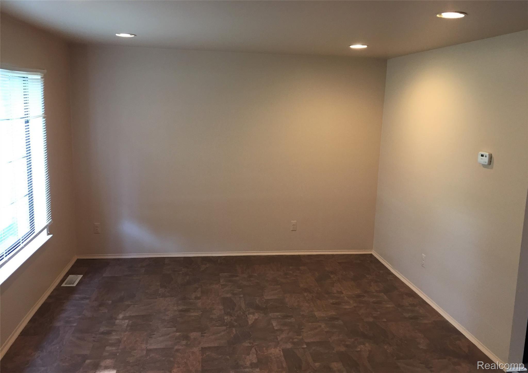 23680 Lahser Road Southfield, MI 48033 - Photo 6 of 19 family room.jpg