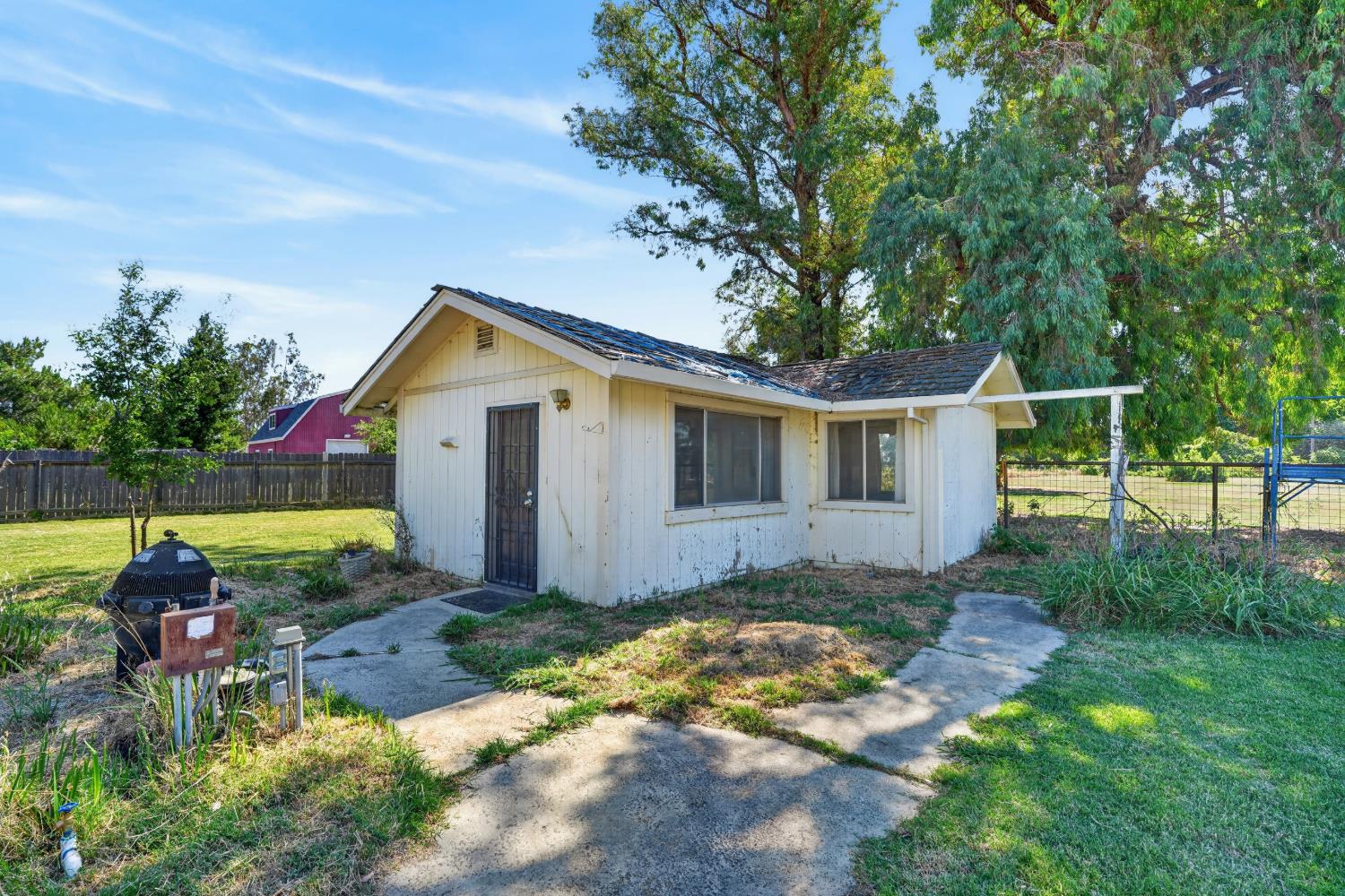 8465 Dillard Road Wilton, CA 95693 - Photo 32 of 49 ADU with kitchen and full bath.