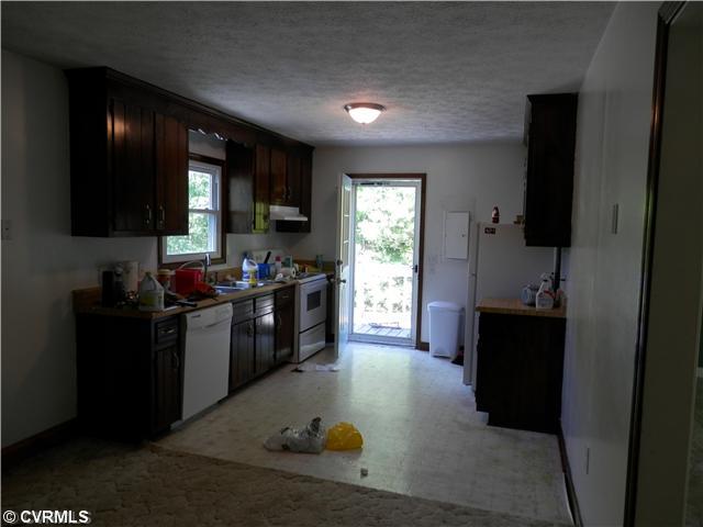 6697 Clark Road Powhatan, VA 23139 - Photo 8 of 12 Kitchen