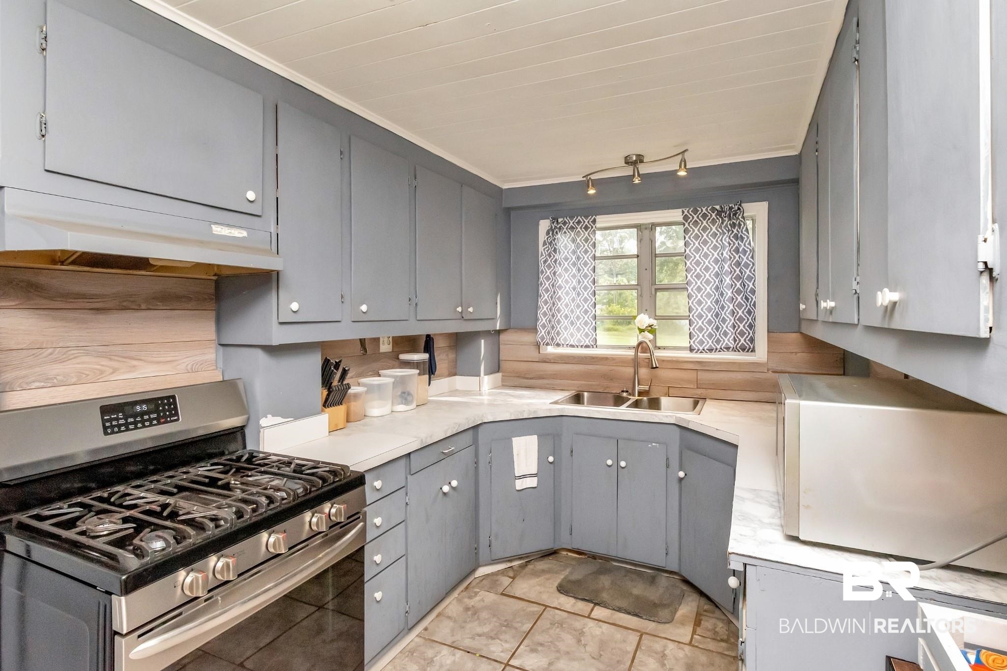 209 Bemis Street Saraland, AL 36571 - Photo 4 of 16 Kitchen