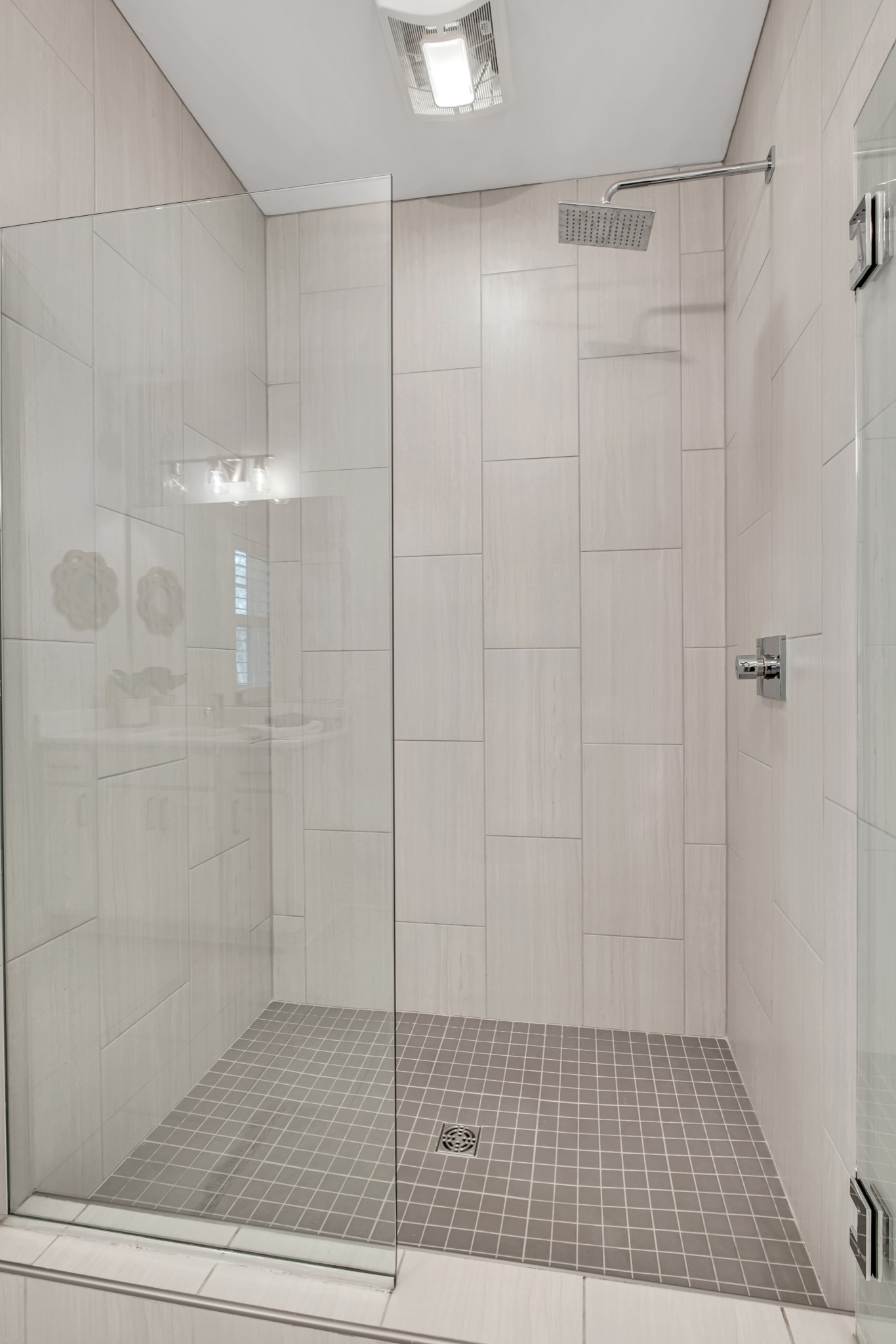 1144 Lock 4 Road, Unit F5 Gallatin, TN 37066 - Photo 32 of 40 a bathroom with a shower