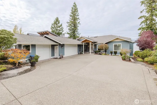 an aerial view of a house with outdoor space and lake view