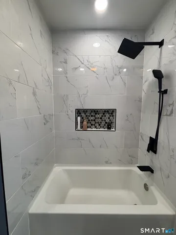 $1,600 | 143 Brown Street, Hartford, CT 06114