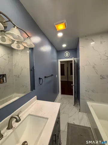 $1,600 | 143 Brown Street, Hartford, CT 06114