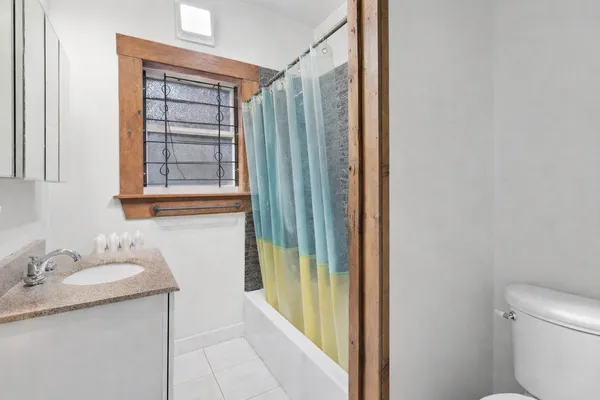 $355,000 | 1212 West North Shore Avenue, Unit 3W, Chicago, IL 60626