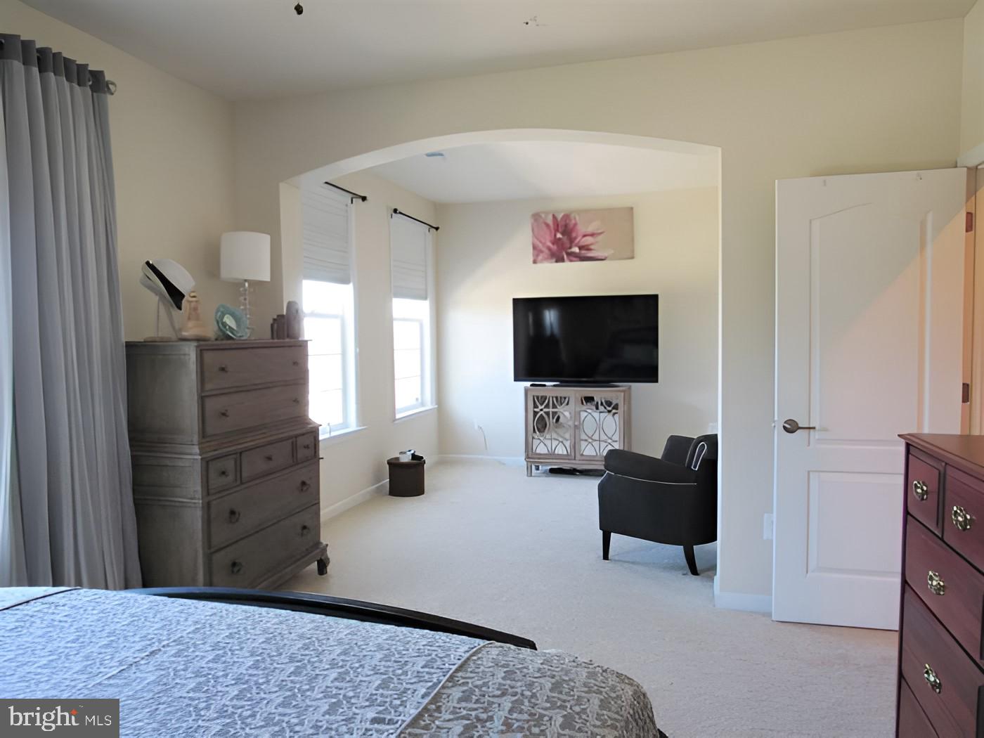 42581 Sunset Ridge Square Ashburn, VA 20148 - Photo 11 of 24 Serene bedroom with natural light.