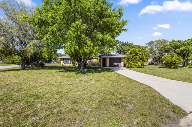 $2,300 | 750 24th Street Southwest, Vero Beach, FL 32962