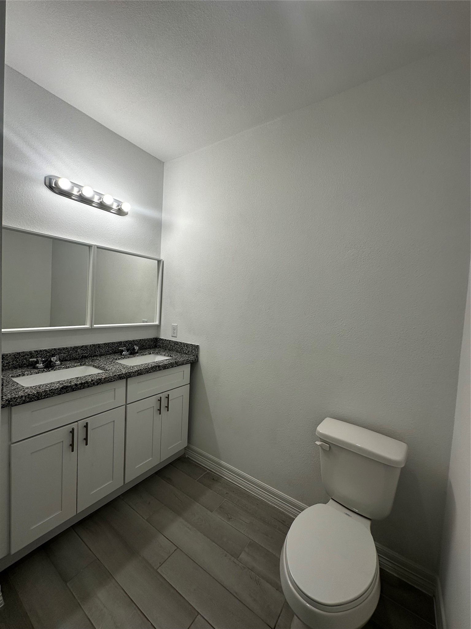 7209 Carver Road, Unit A Houston, TX 77088 - Photo 10 of 11 Hallway Bathroom
