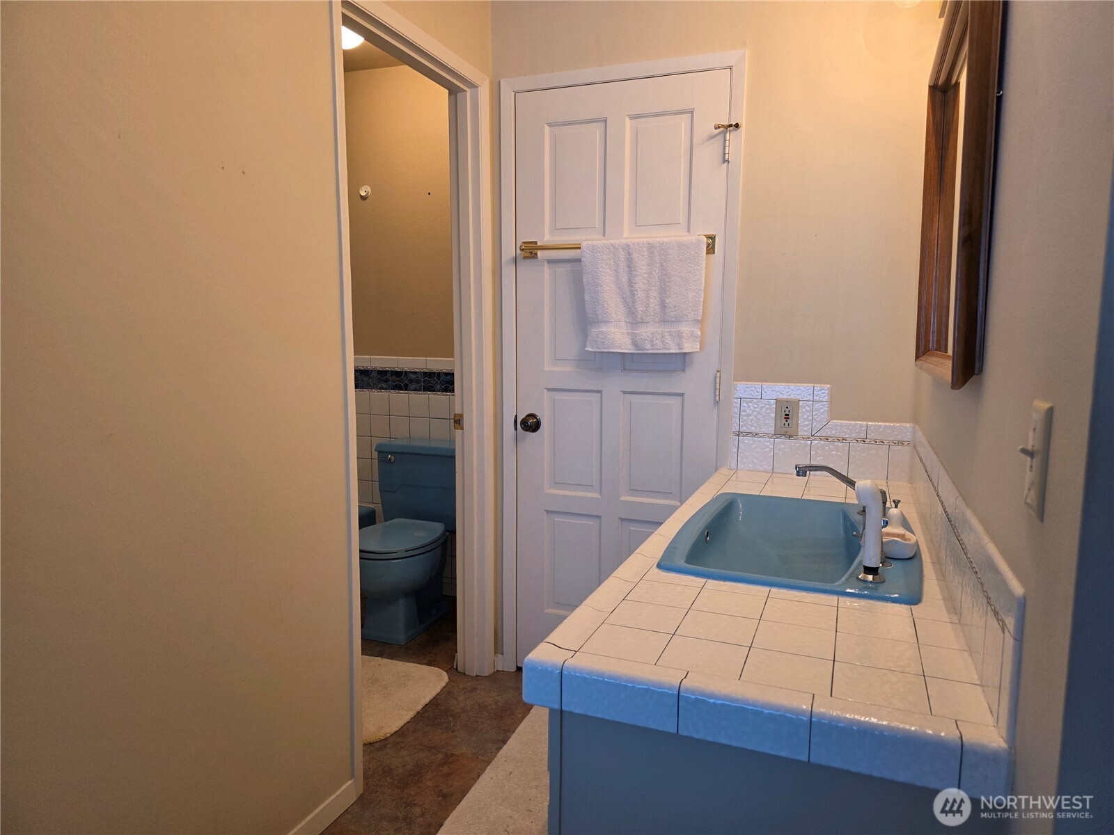 81 Wawa Point Place Brinnon, WA 98320 - Photo 22 of 37 a bathroom with a tub sink and toilet