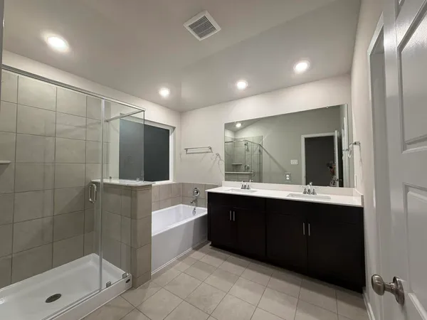 $2,395 | 7722 Beaufort Lane, Baytown, TX 77523