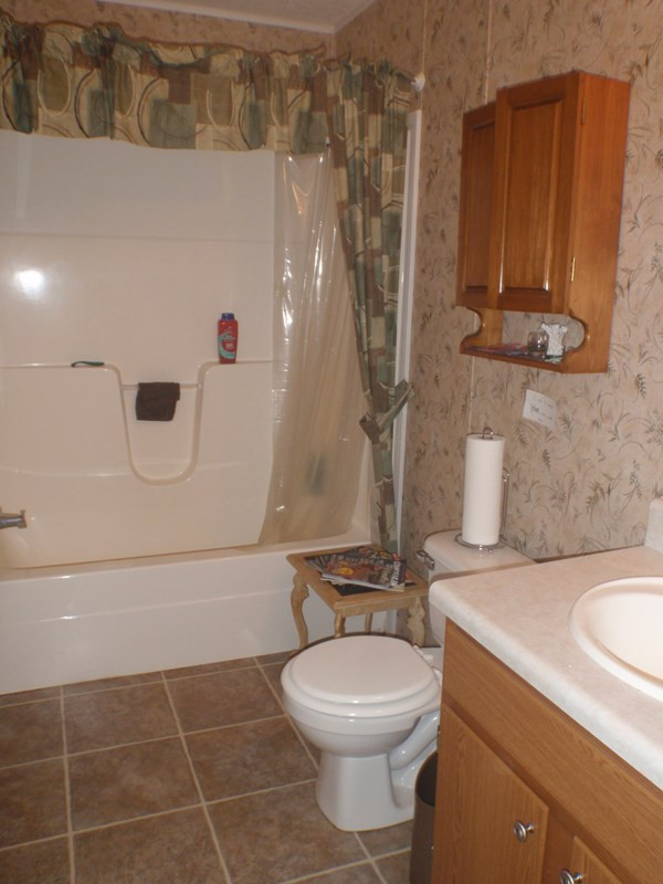 1230 7 Pines Road Barnwell, SC 29812 - Photo 9 of 16 Hall Bathroom