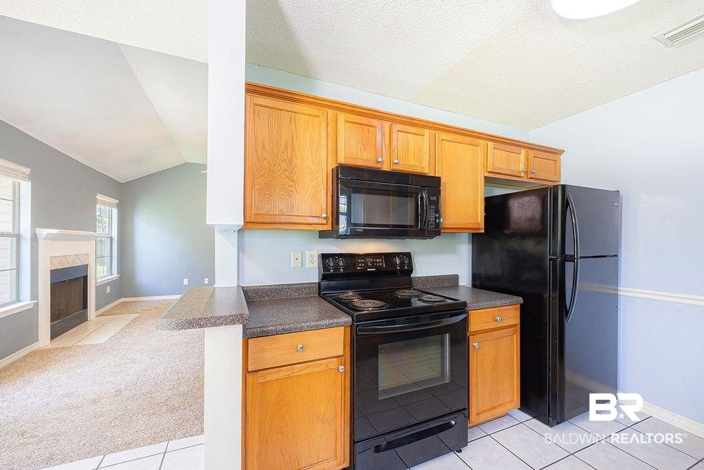 104 Perry Circle Daphne, AL 36526 - Photo 7 of 18 Kitchen Great room