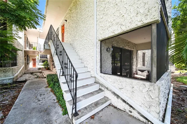 $199,000 | 8701 Southwest 141st Street, Unit B1, Palmetto Bay, FL 33176