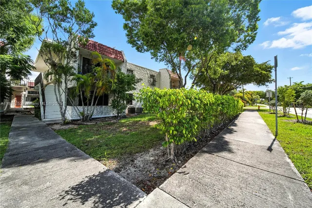 $199,000 | 8701 Southwest 141st Street, Unit B1, Palmetto Bay, FL 33176