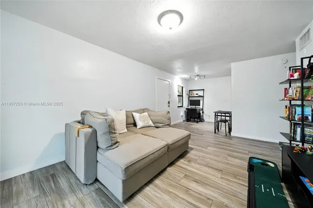 $199,000 | 8701 Southwest 141st Street, Unit B1, Palmetto Bay, FL 33176