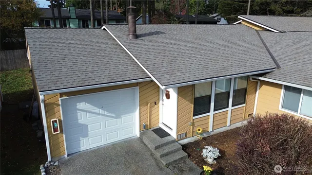 $315,000 | 685 Northwest Atalanta Way, Unit 1, Oak Harbor, WA 98277