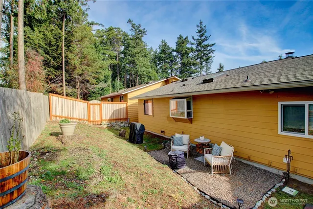 $315,000 | 685 Northwest Atalanta Way, Unit 1, Oak Harbor, WA 98277