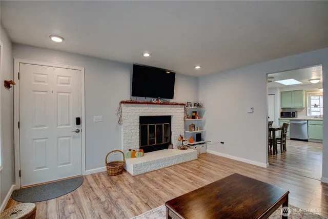 $315,000 | 685 Northwest Atalanta Way, Unit 1, Oak Harbor, WA 98277