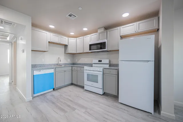 $1,295 | 2121 West Adams Street, Unit B202, Phoenix, AZ 85009