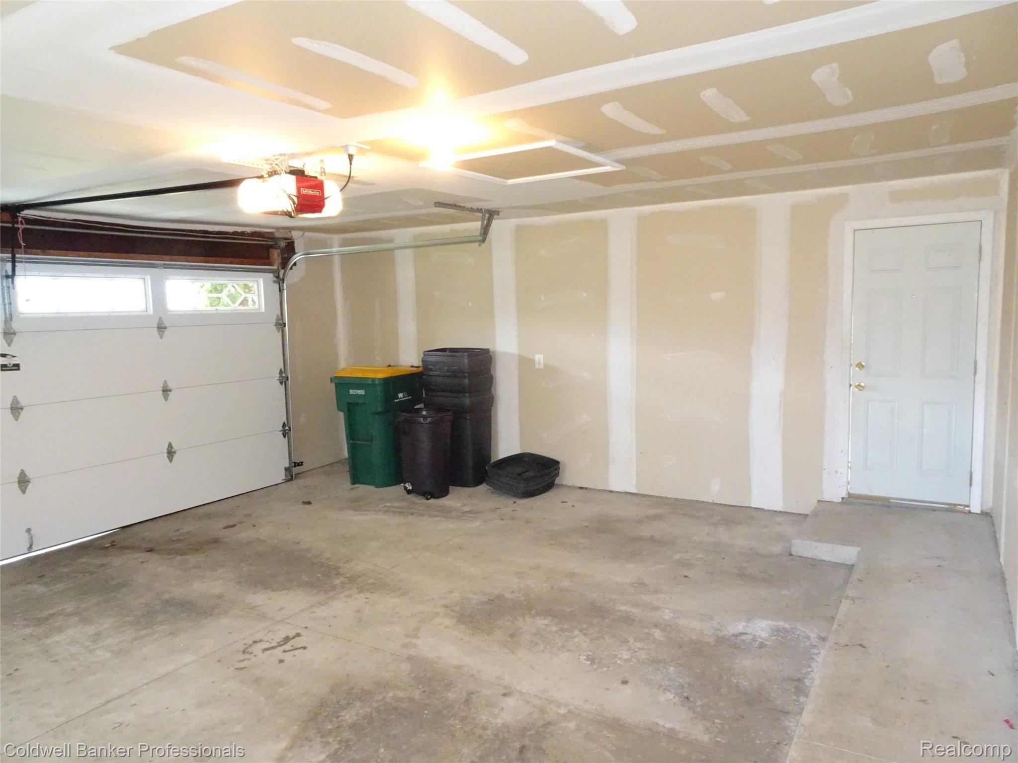 32015 Farmersville Road Farmington, MI 48334 - Photo 49 of 57 DSC05254.JPG