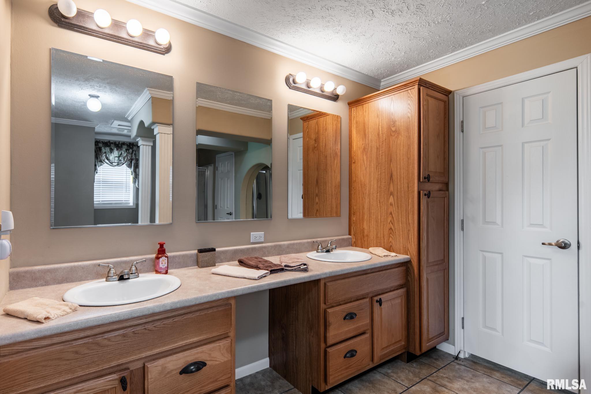 1645 Indian Point Road Vienna, IL 62995 - Photo 16 of 40
