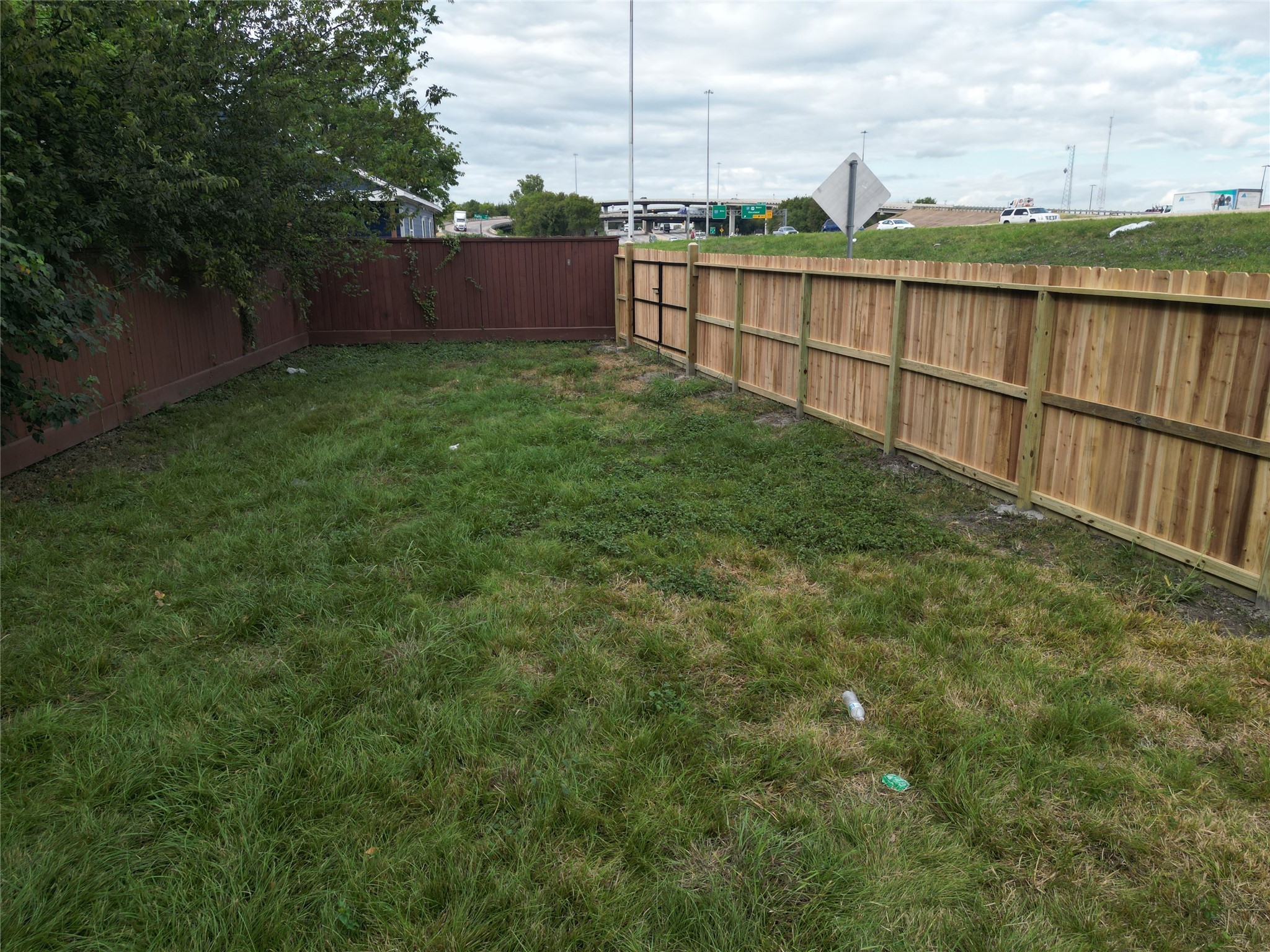 0 Leffingwell Street Houston, TX 77026 - Photo 9 of 11 a view of a garden with a fence