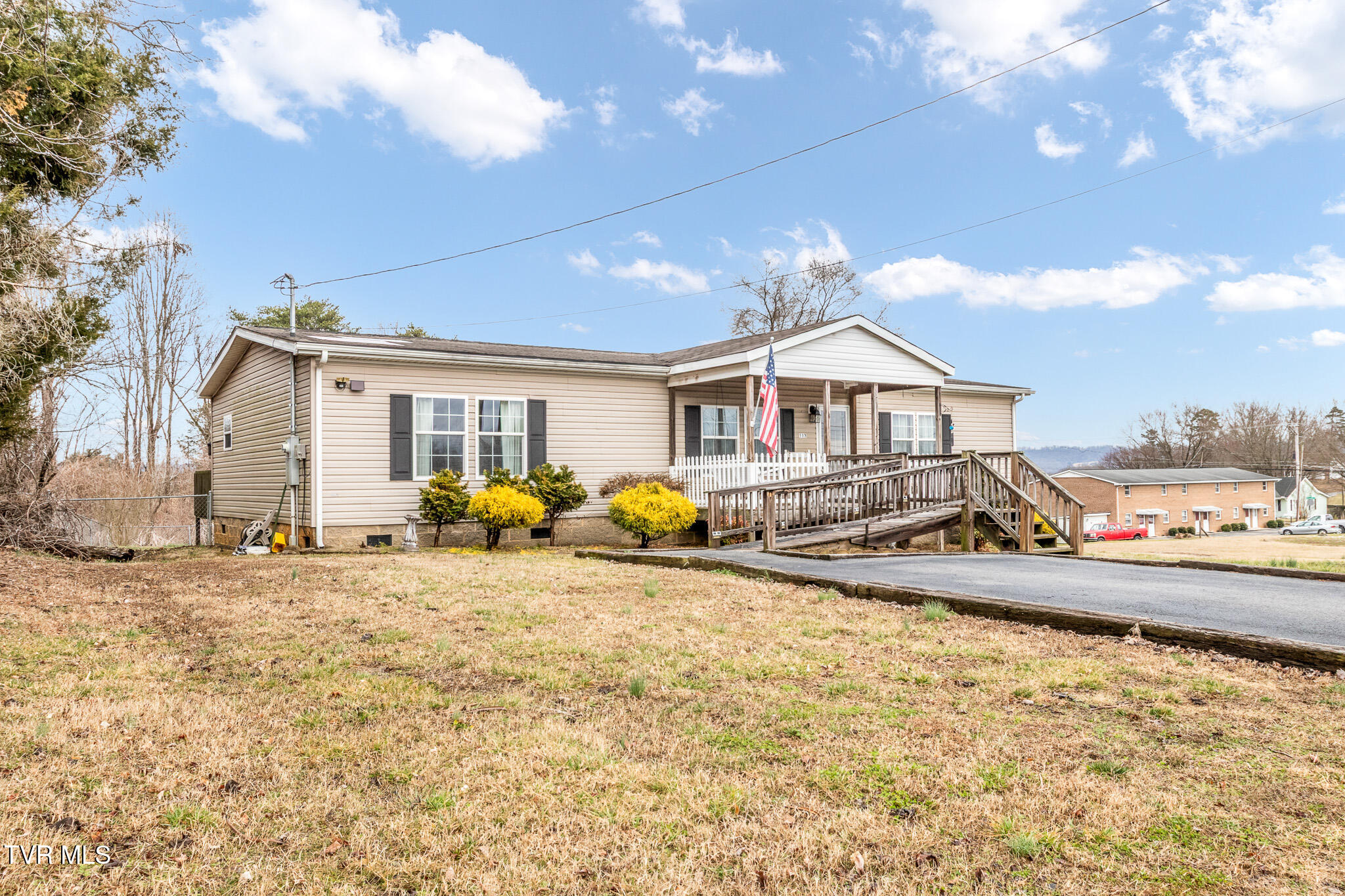 113 Pinecrest Road Kingsport, TN 37660 - Photo 2 of 29 IMG_2386