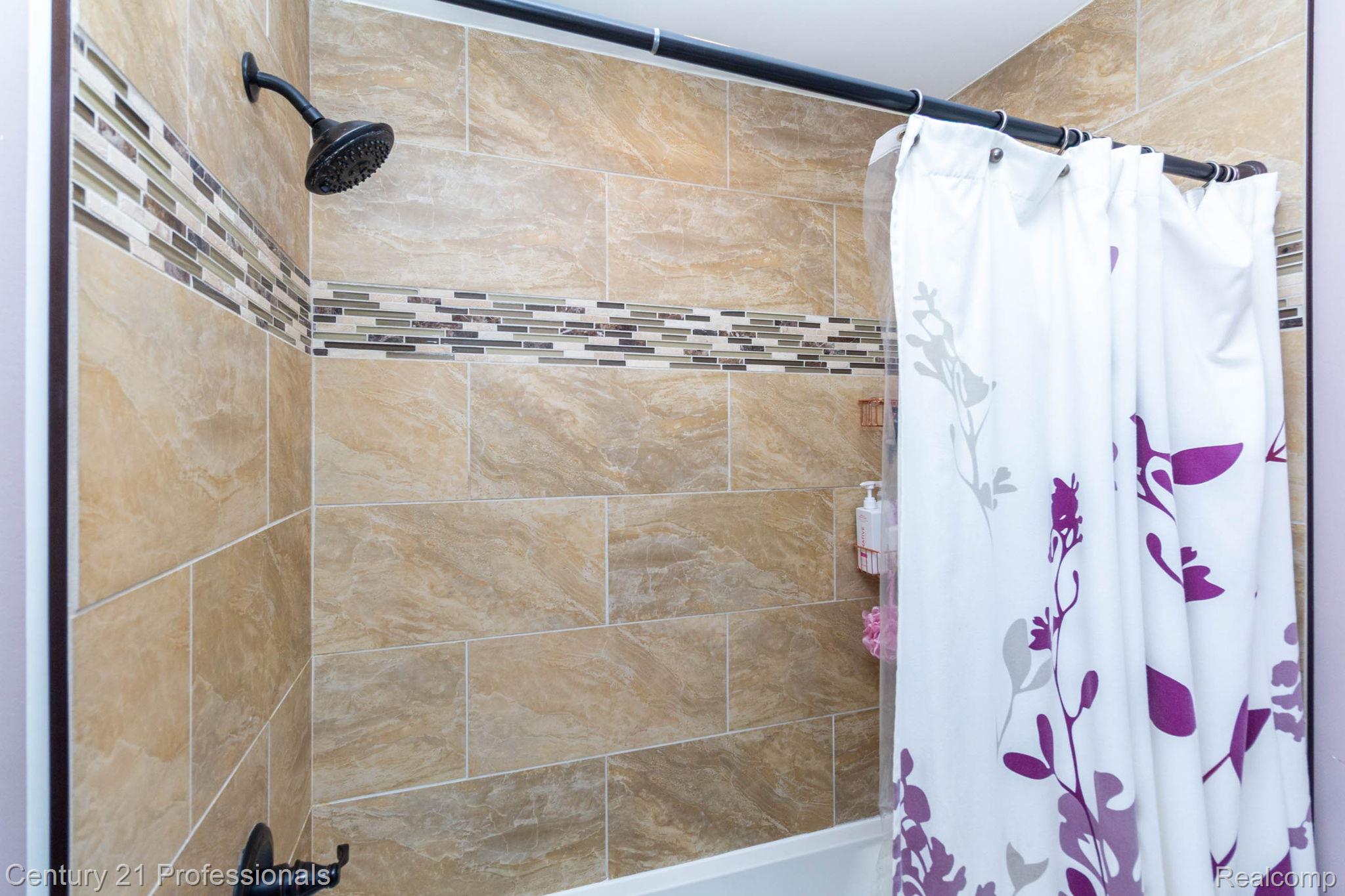 671 Bridgestone Drive Rochester, MI 48309 - Photo 26 of 50 Tiled shower surround featuring a decorative mosaic accent band