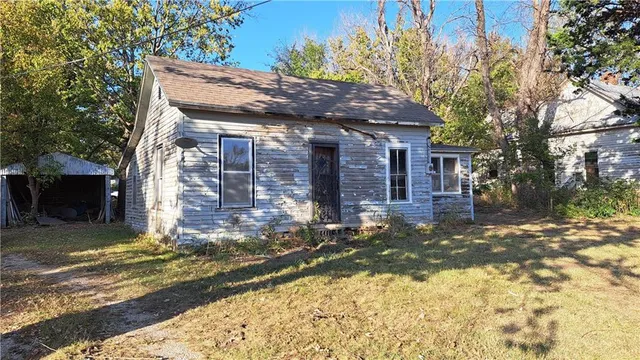 $8,000 | 306 West 5th Street, Longton, KS 67352