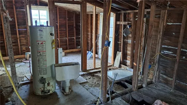 $8,000 | 306 West 5th Street, Longton, KS 67352