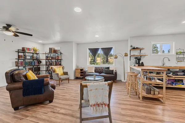 $999,500 | 12101 East Randall Road, Mead, WA 99021
