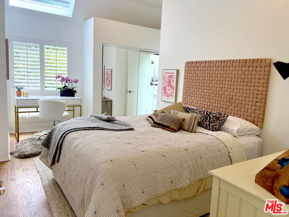 25366 Malibu Road, Unit 2 Malibu, CA 90265 - Photo 12 of 25 a bedroom with a bed and a window
