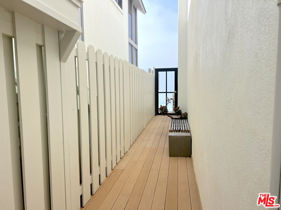 25366 Malibu Road, Unit 2 Malibu, CA 90265 - Photo 23 of 25 a view of a hallway with wooden floor and staircase