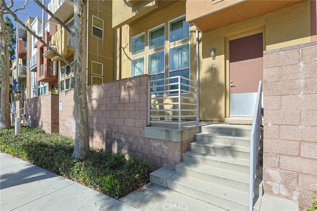 347 East Memory Lane Santa Ana, CA 92705 - Photo 3 of 70