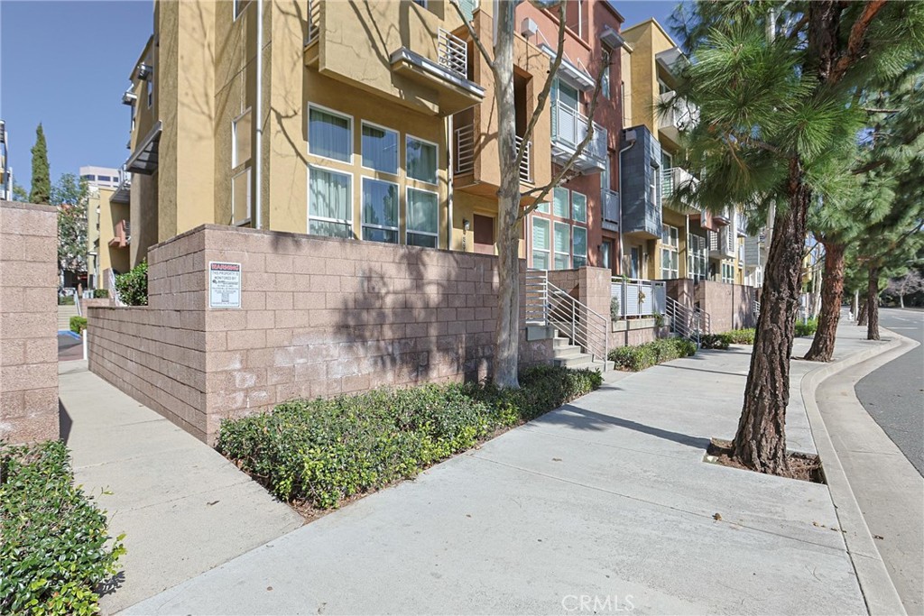 347 East Memory Lane Santa Ana, CA 92705 - Photo 4 of 70