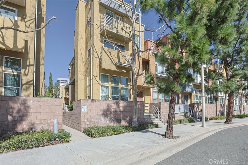 347 East Memory Lane Santa Ana, CA 92705 - Photo 5 of 70