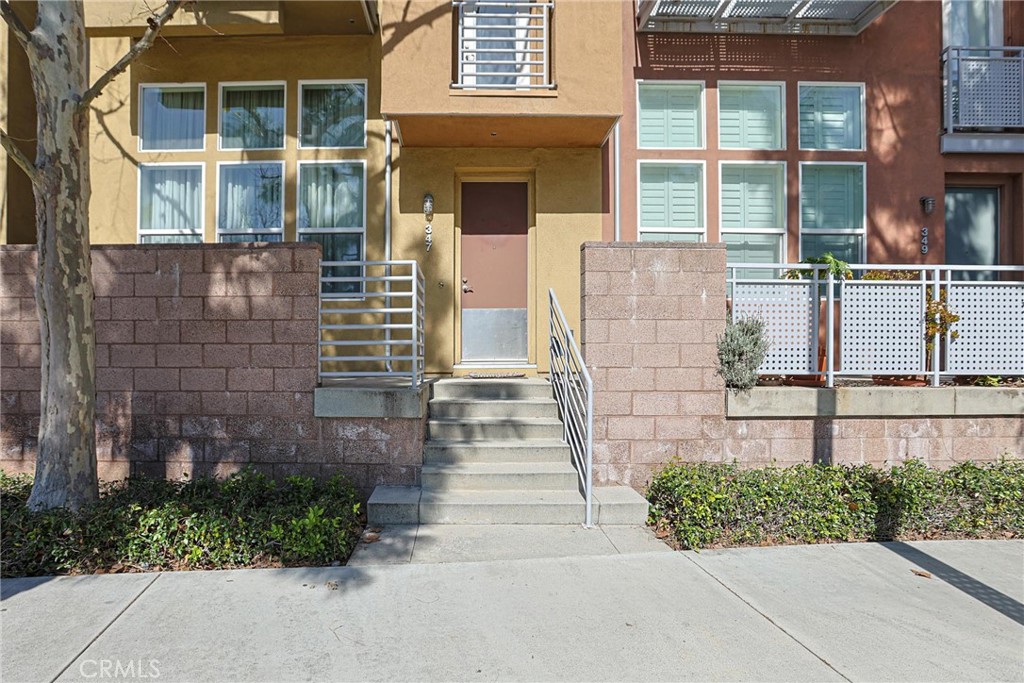 347 East Memory Lane Santa Ana, CA 92705 - Photo 7 of 70